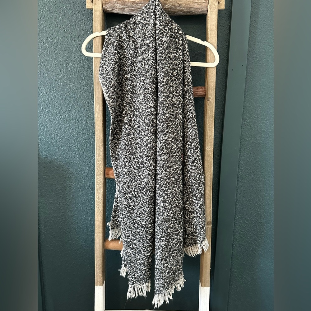 Steve Madden Textured Black and White Knit Scarf